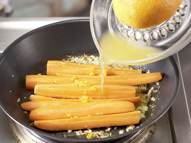 étape 6 pour la recette des carottes au gingembre et au piment
